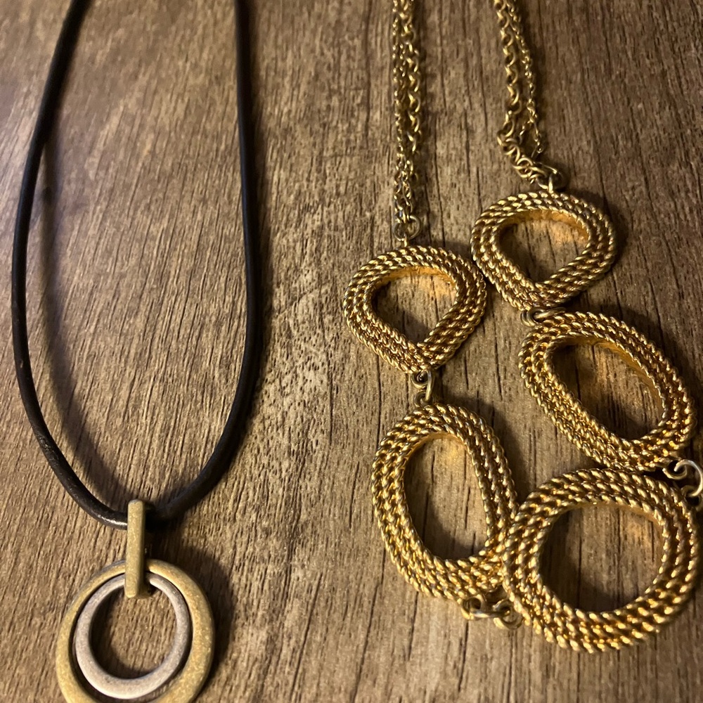 Gold and Black Pendant Necklace Set